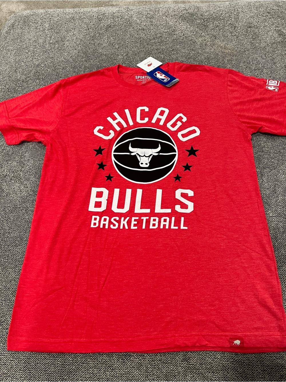 ON SALE!!! Chicago Bulls Red Graphic Basketball T-Shirt - NBA CON